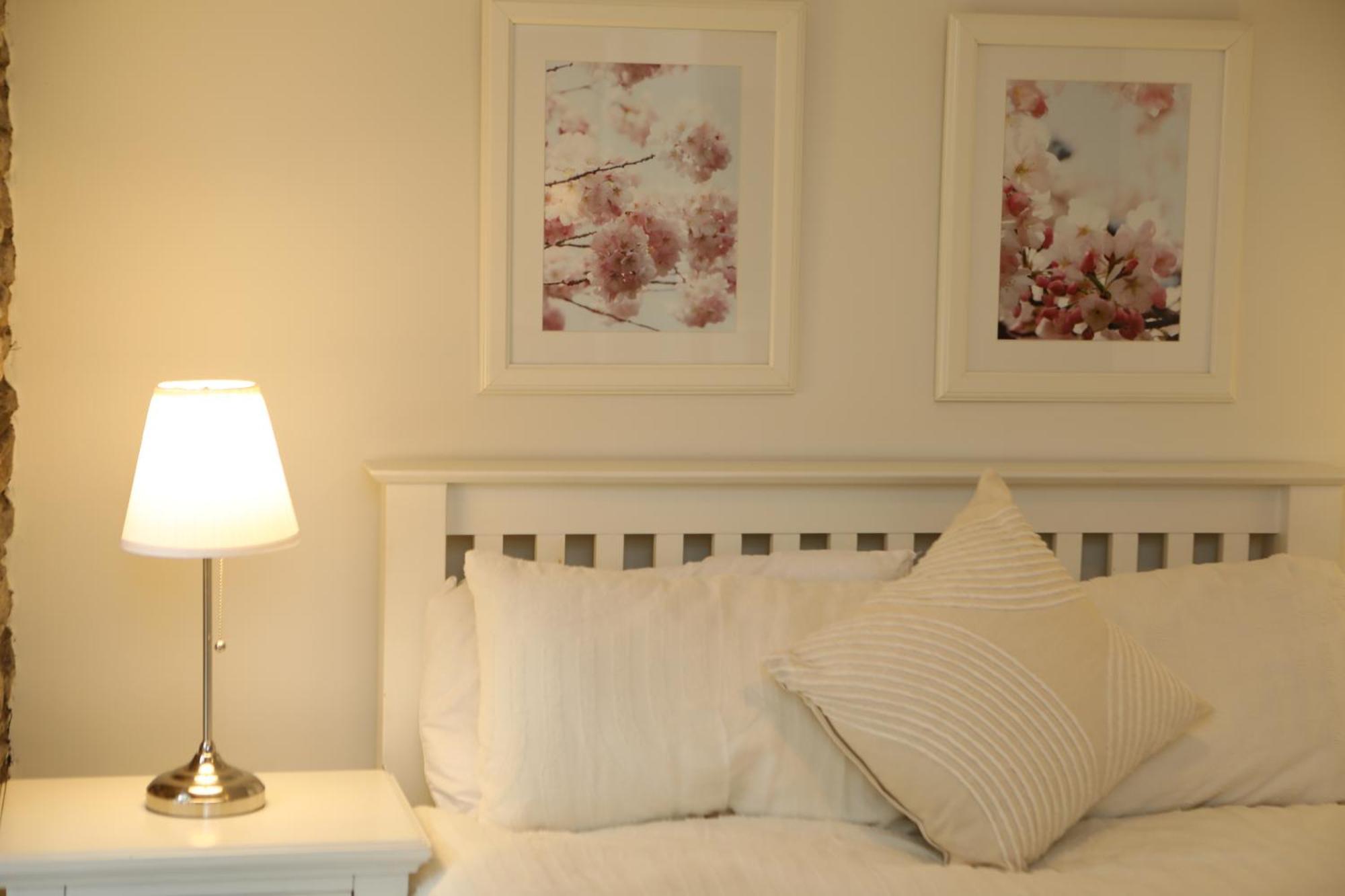 The Cosy Cottage Retreat! Perfect For Contractors, Relocators, Getaway Llantrisant  Eksteriør bilde