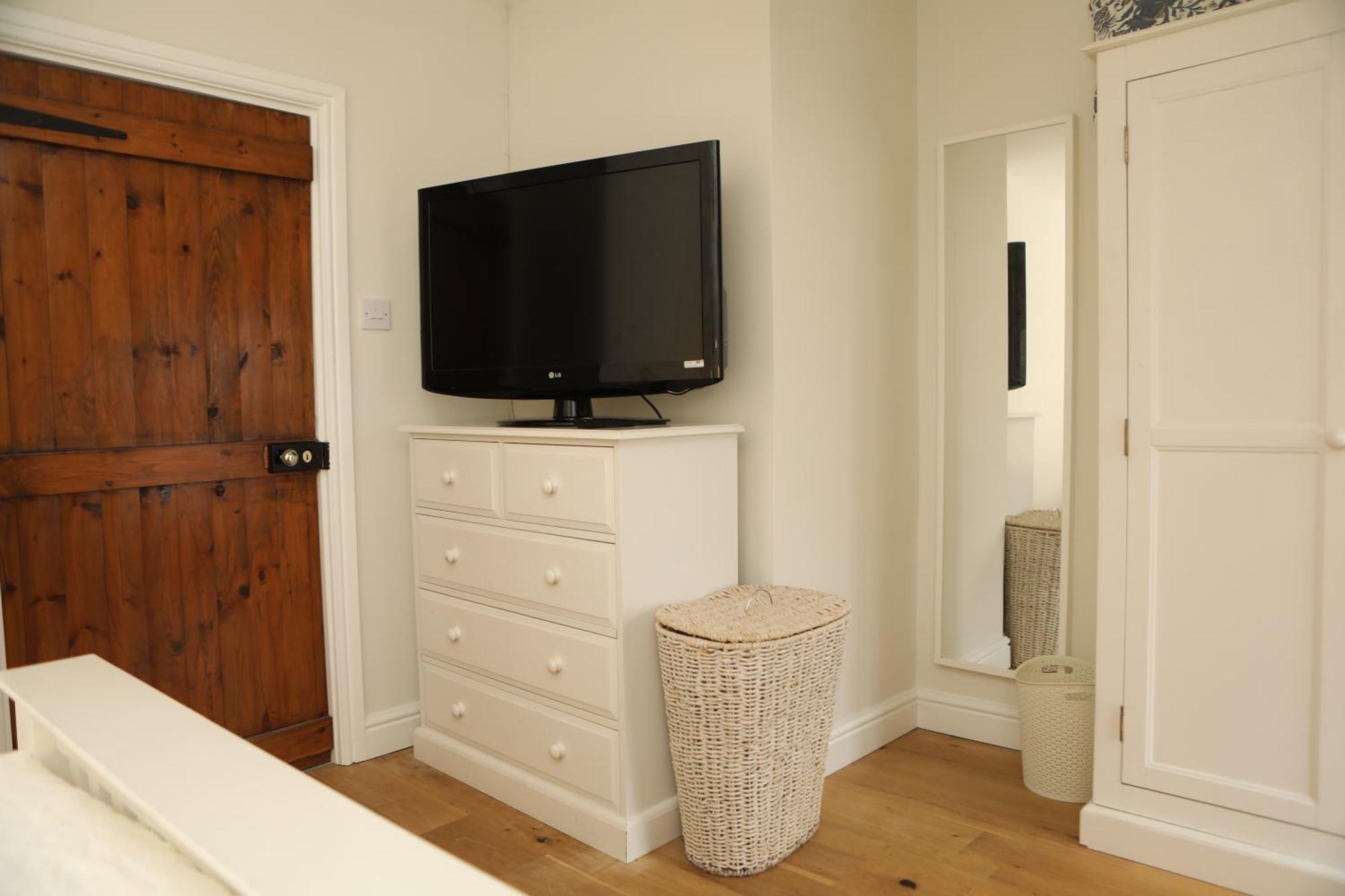 The Cosy Cottage Retreat! Perfect For Contractors, Relocators, Getaway Llantrisant  Eksteriør bilde