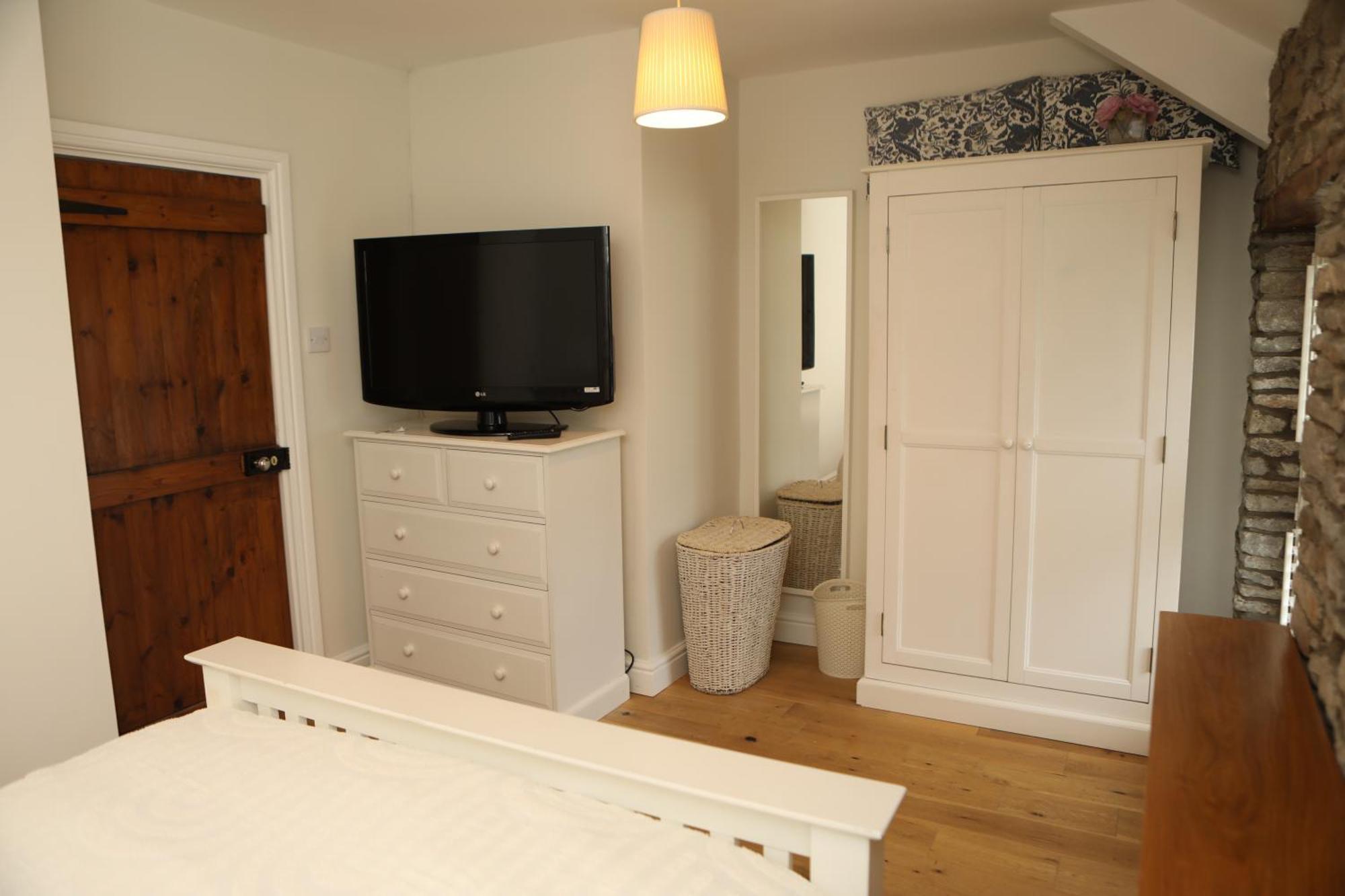 The Cosy Cottage Retreat! Perfect For Contractors, Relocators, Getaway Llantrisant  Eksteriør bilde