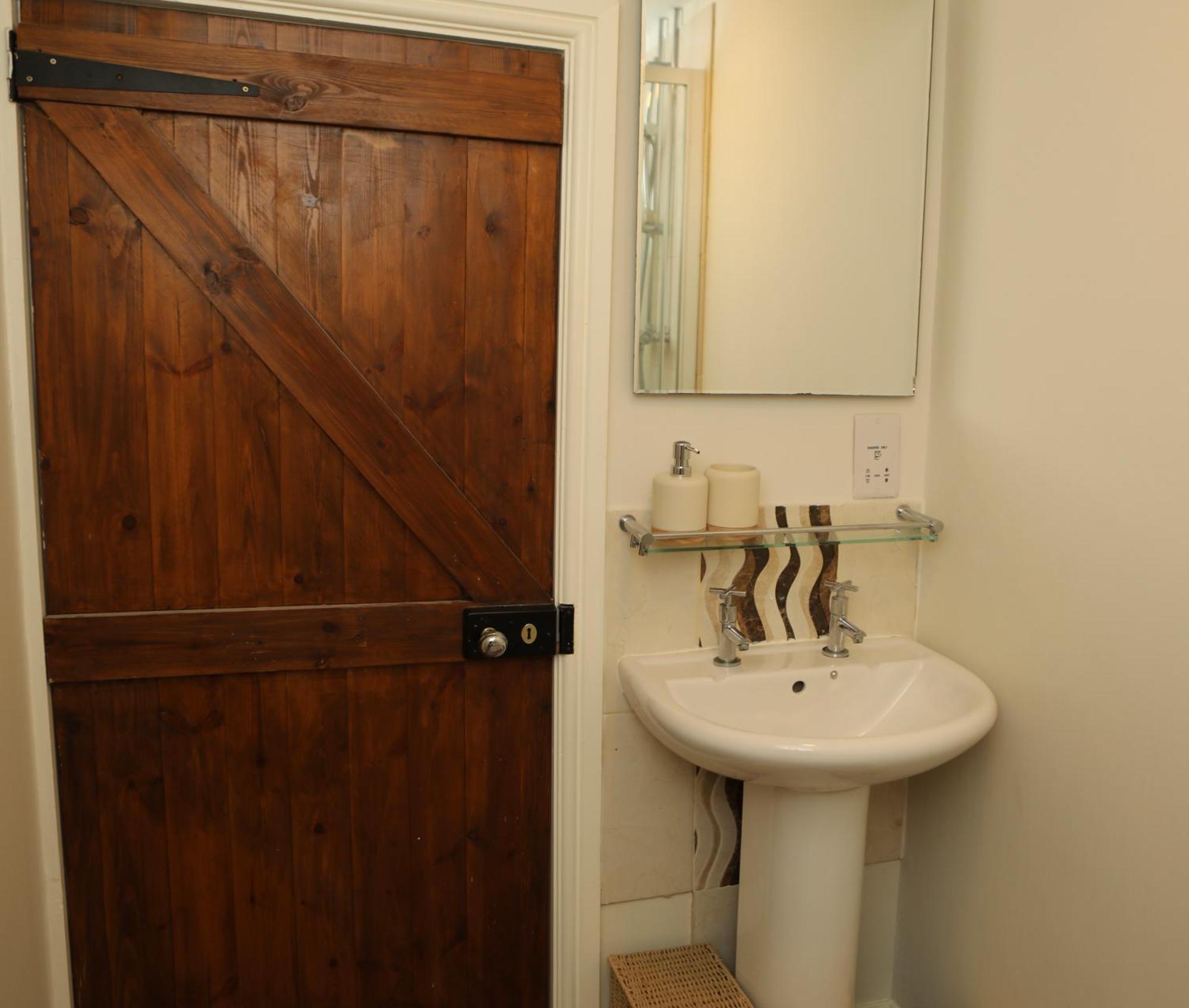 The Cosy Cottage Retreat! Perfect For Contractors, Relocators, Getaway Llantrisant  Eksteriør bilde