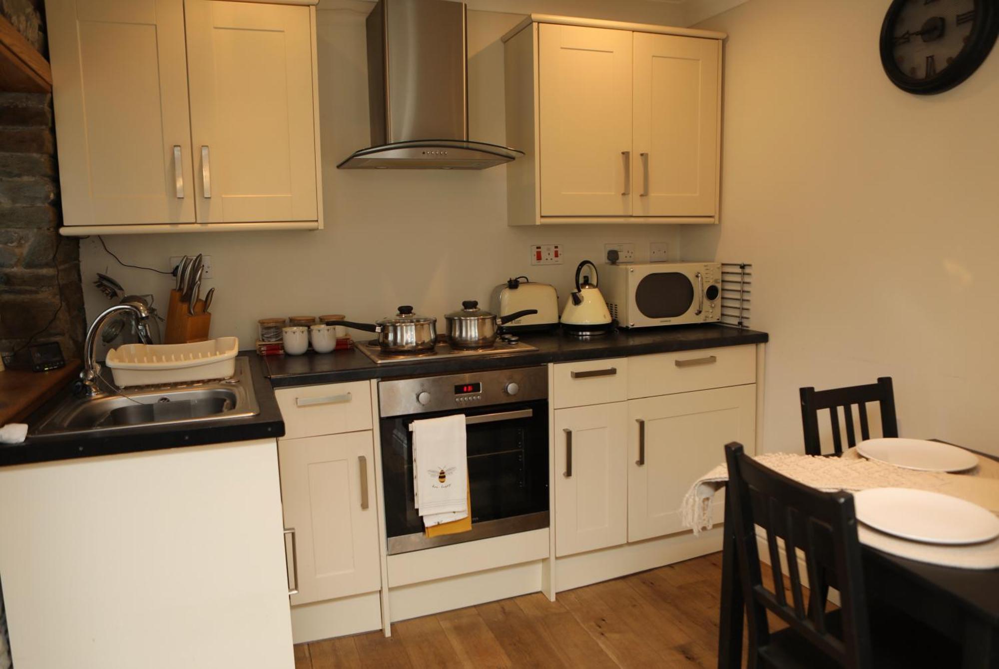 The Cosy Cottage Retreat! Perfect For Contractors, Relocators, Getaway Llantrisant  Eksteriør bilde