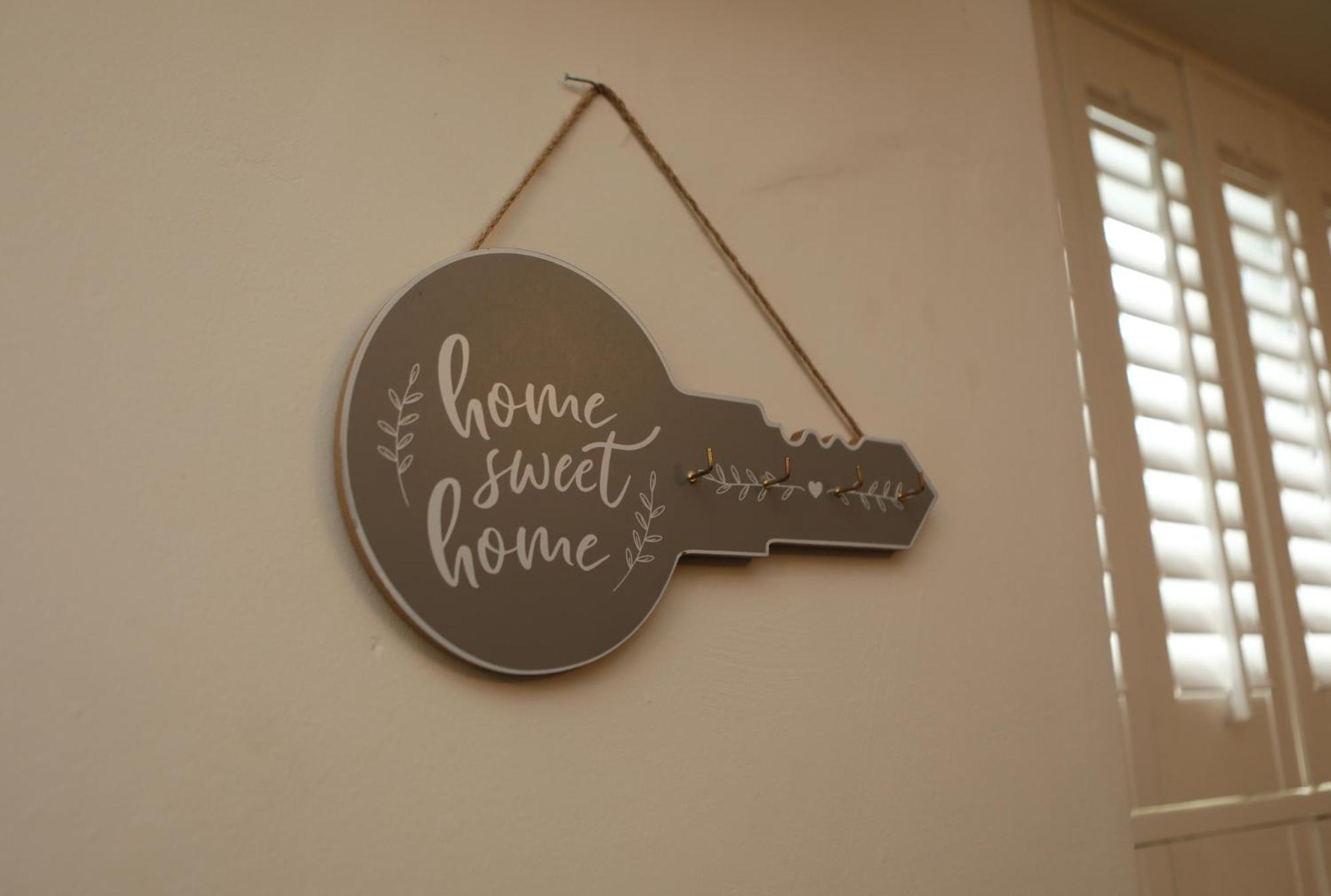 The Cosy Cottage Retreat! Perfect For Contractors, Relocators, Getaway Llantrisant  Eksteriør bilde