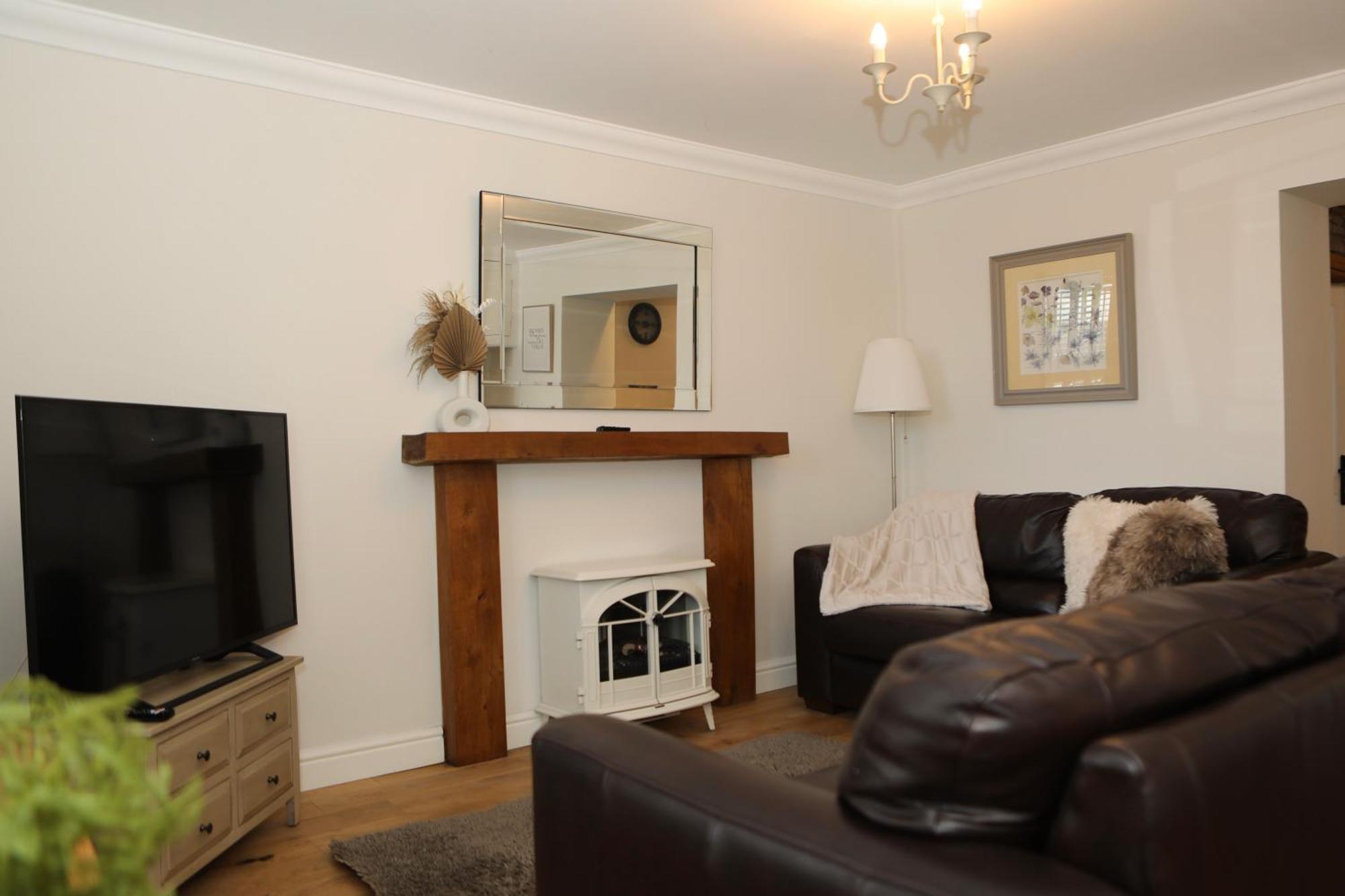 The Cosy Cottage Retreat! Perfect For Contractors, Relocators, Getaway Llantrisant  Eksteriør bilde